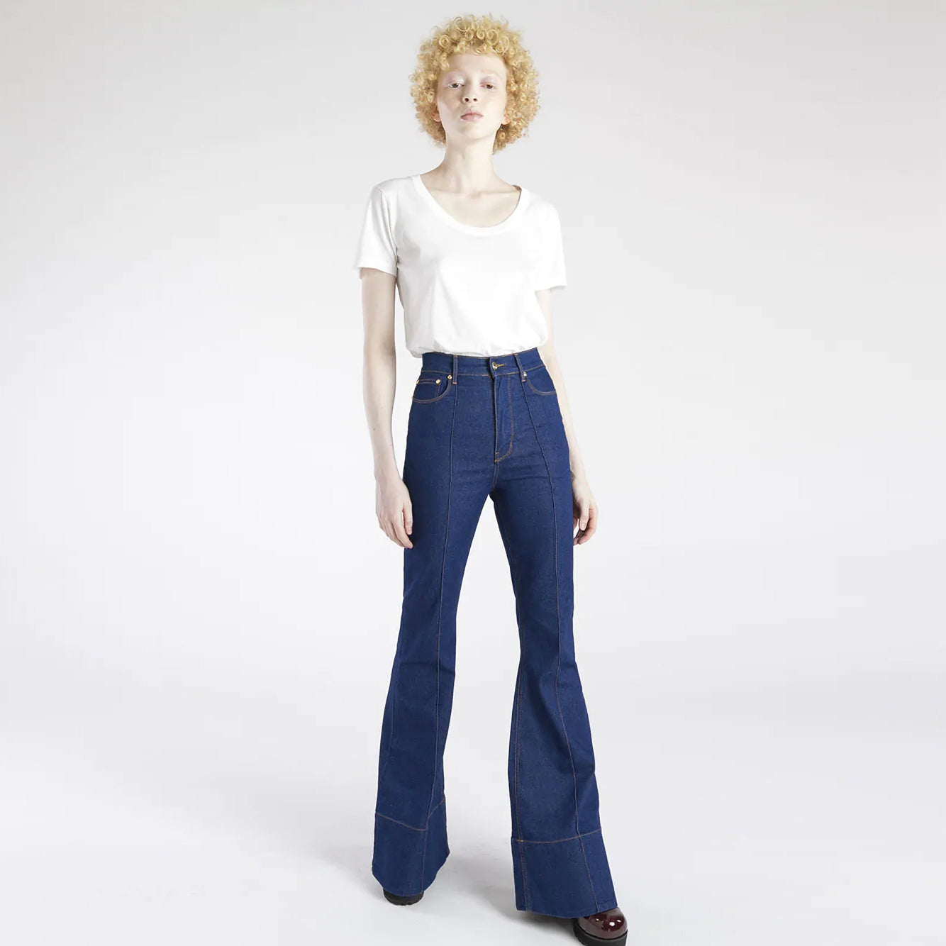 CALÇA BOCA DE SINO JEANS BRUTO BLUE
