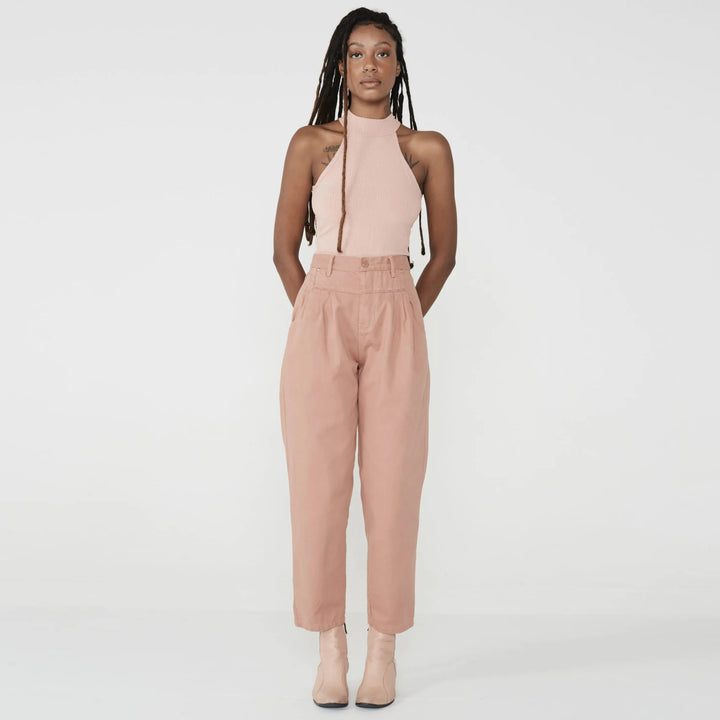 CALÇA PREGAS SARJA APRICOT