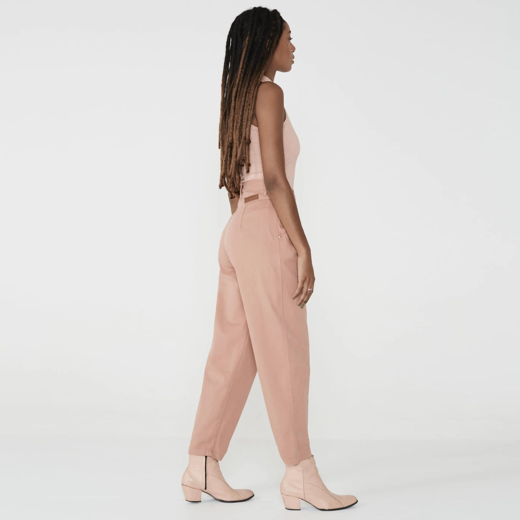 CALÇA PREGAS SARJA APRICOT