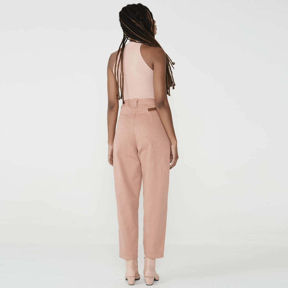 CALÇA PREGAS SARJA APRICOT