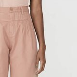 CALÇA PREGAS SARJA APRICOT