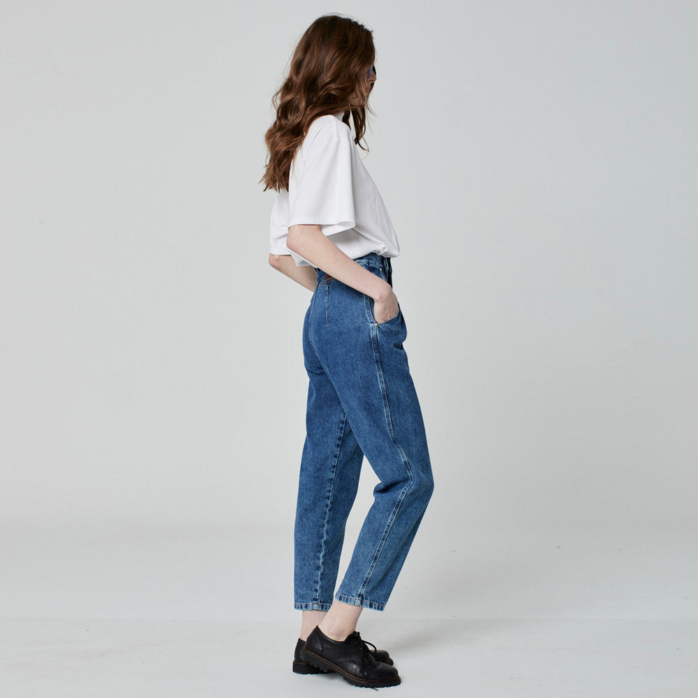 CALÇA PREGAS JEANS AZUL MÉDIO