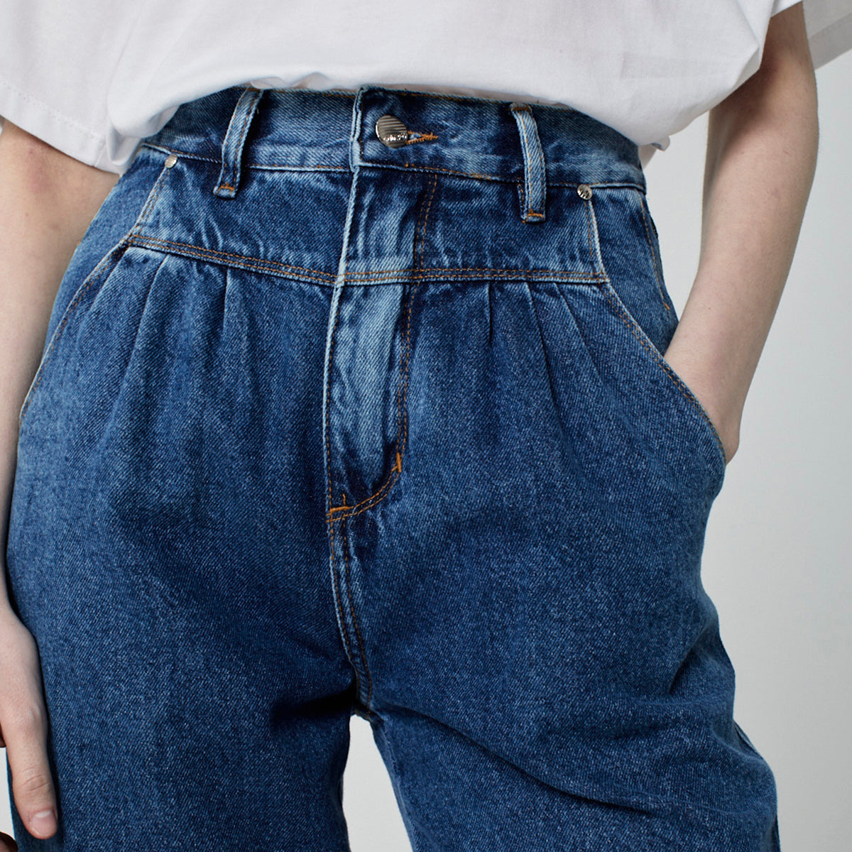 CALÇA PREGAS JEANS AZUL MÉDIO