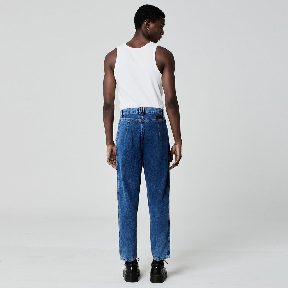 CALÇA PREGAS JEANS AZUL MÉDIO