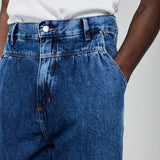 CALÇA PREGAS JEANS AZUL MÉDIO