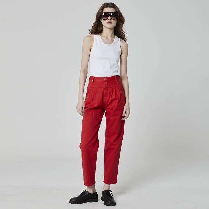 CALÇA PREGAS SARJA VERMELHA