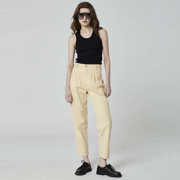 CALÇA PREGAS SARJA VANILA