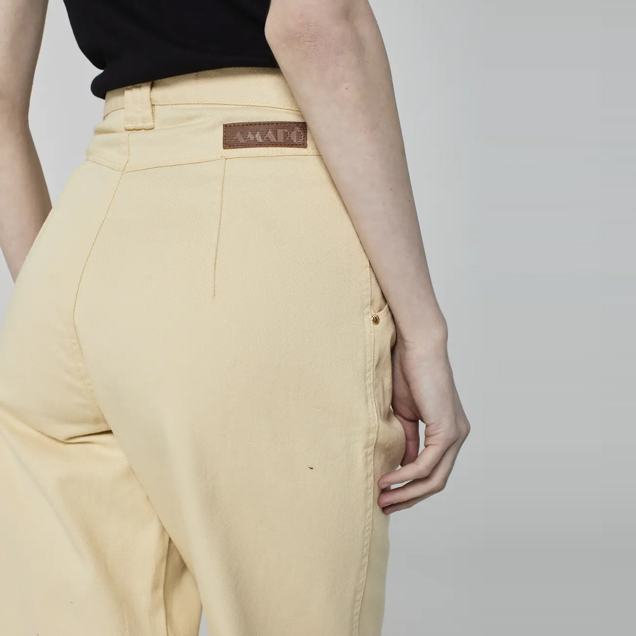 CALÇA PREGAS SARJA VANILA