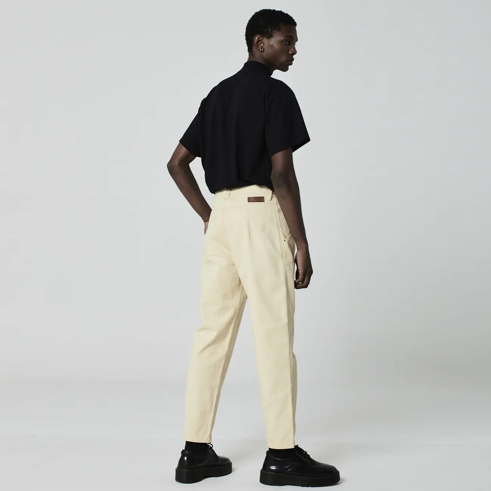 CALÇA PREGAS SARJA VANILA
