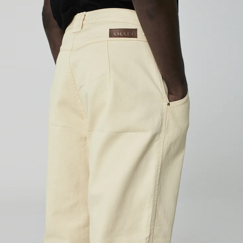 CALÇA PREGAS SARJA VANILA