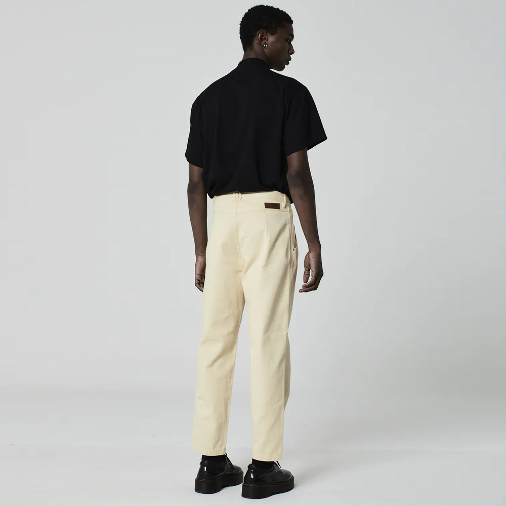 CALÇA PREGAS SARJA VANILA