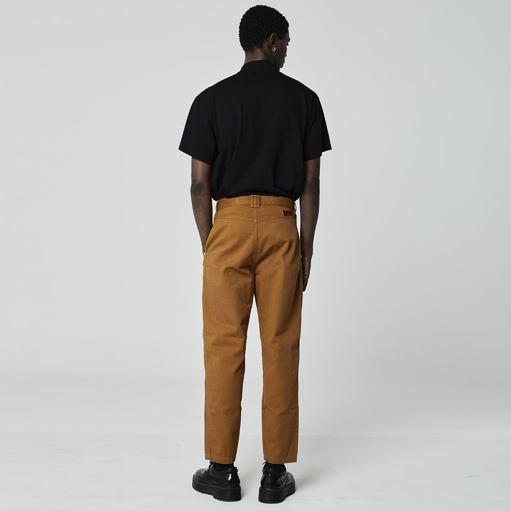 CALÇA PREGAS SARJA OCRE