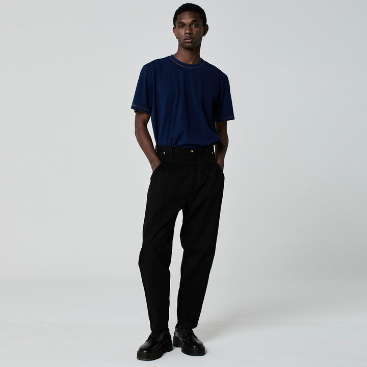 CALÇA PREGAS SARJA PRETA