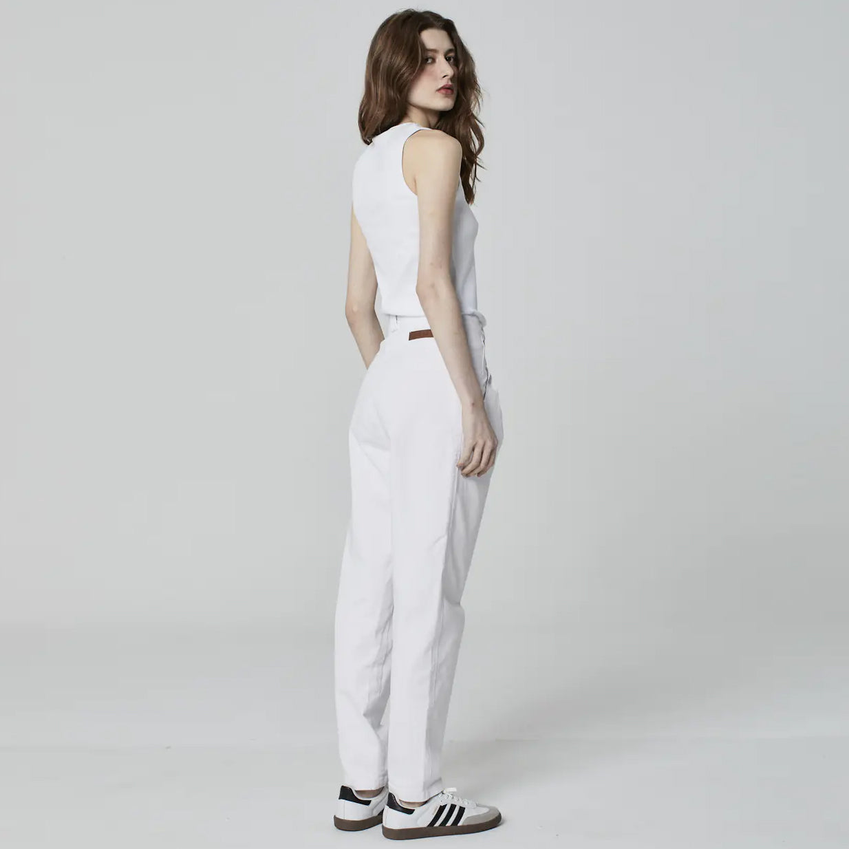 CALÇA PREGAS SARJA BRANCA