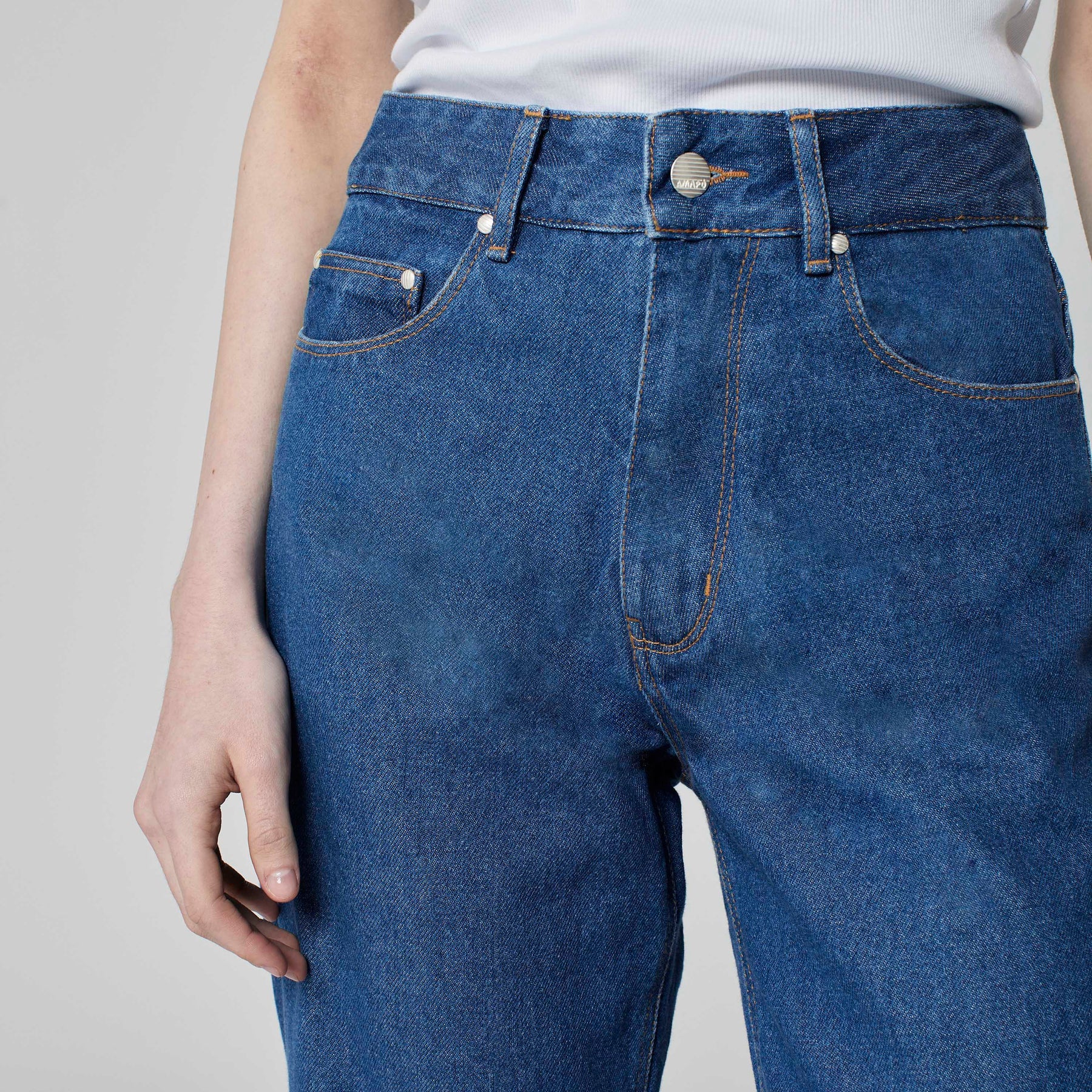 CALÇA RETA JEANS AZUL MÉDIO