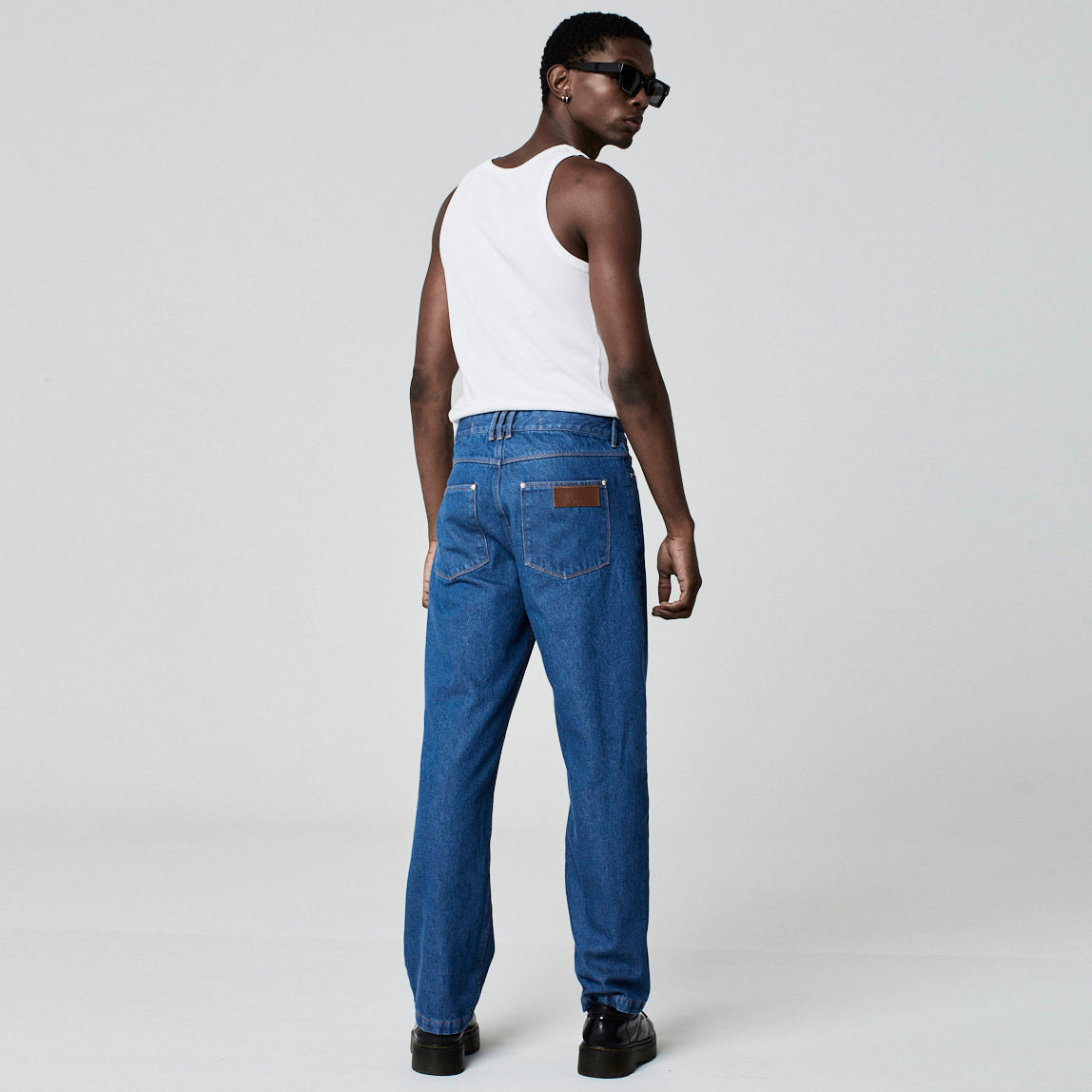 CALÇA RETA JEANS AZUL MÉDIO