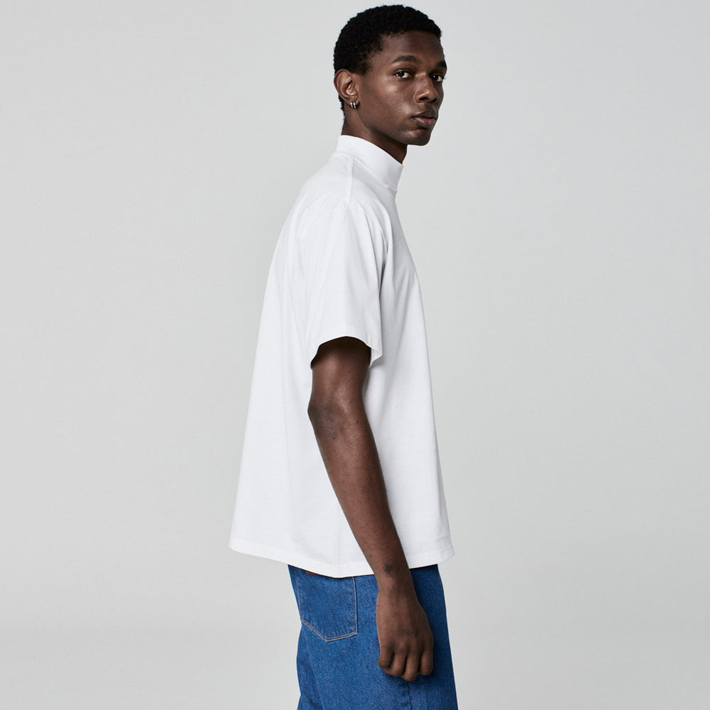 CAMISETA OVERSIZED GOLA ALTA BRANCA