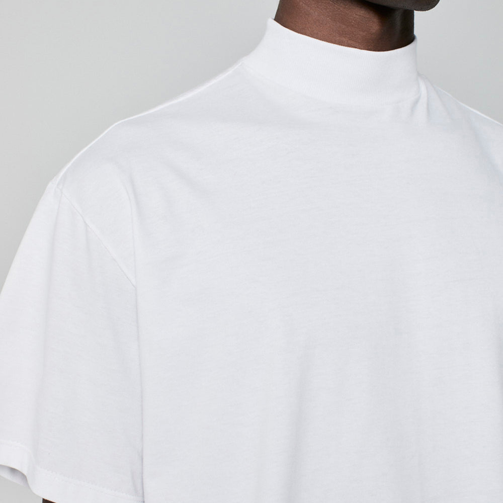 CAMISETA OVERSIZED GOLA ALTA BRANCA