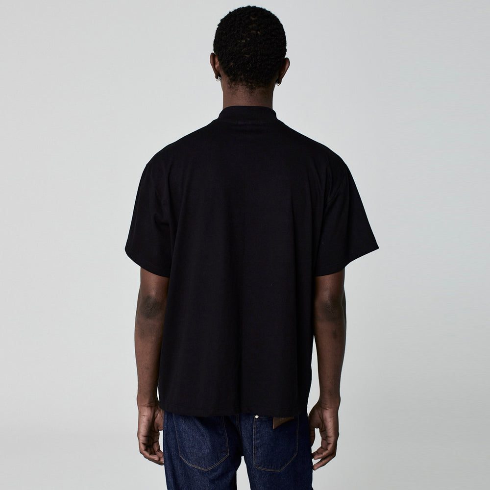 CAMISETA OVERSIZED GOLA ALTA PRETA