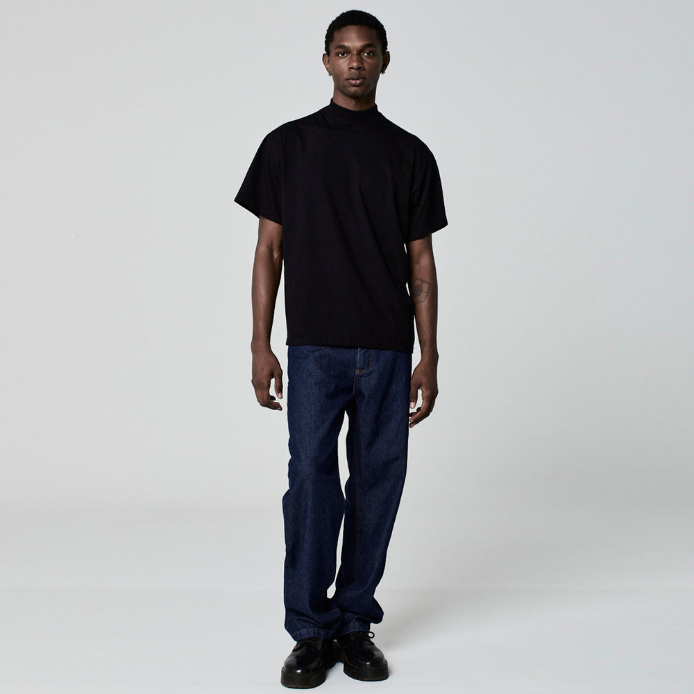 CAMISETA OVERSIZED GOLA ALTA PRETA