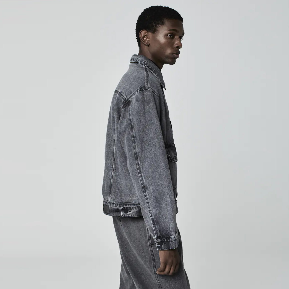 JAQUETA TRUCKER INVERTIDO BLACK JEANS