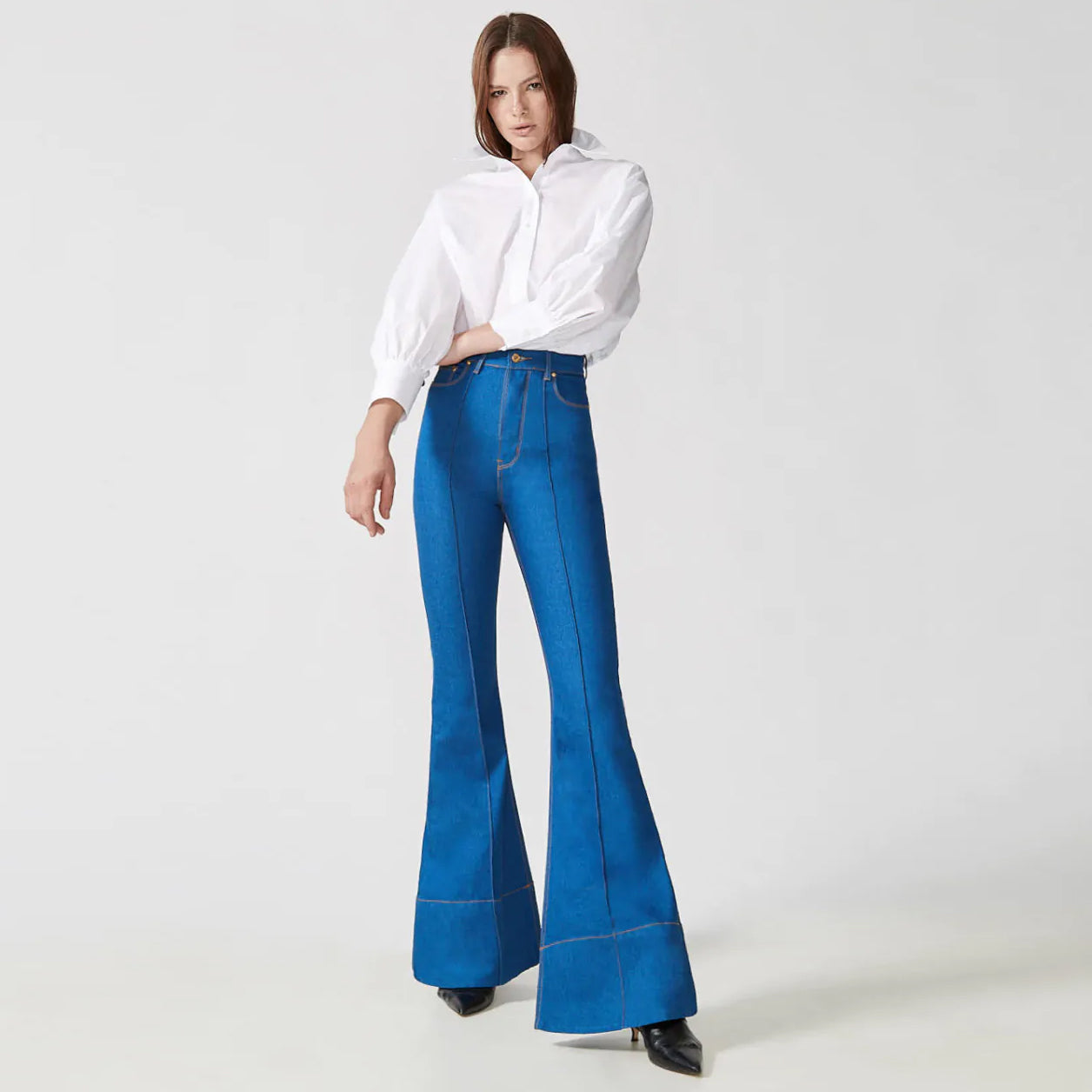 CALÇA BOCA DE SINO JEANS DELAVÊ